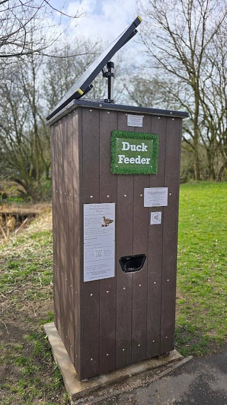 DUCK FEEDER - Image 1