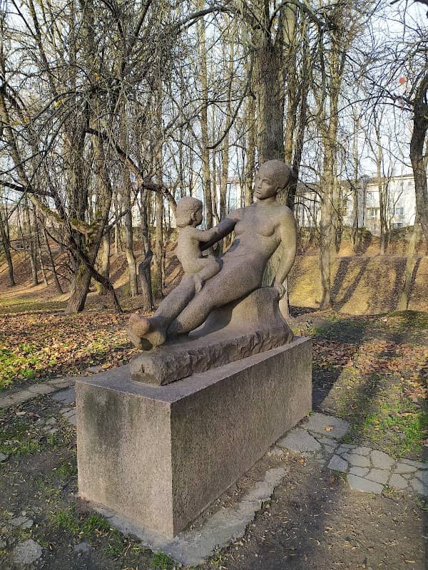 Monument "Mother and Child" - Image 1