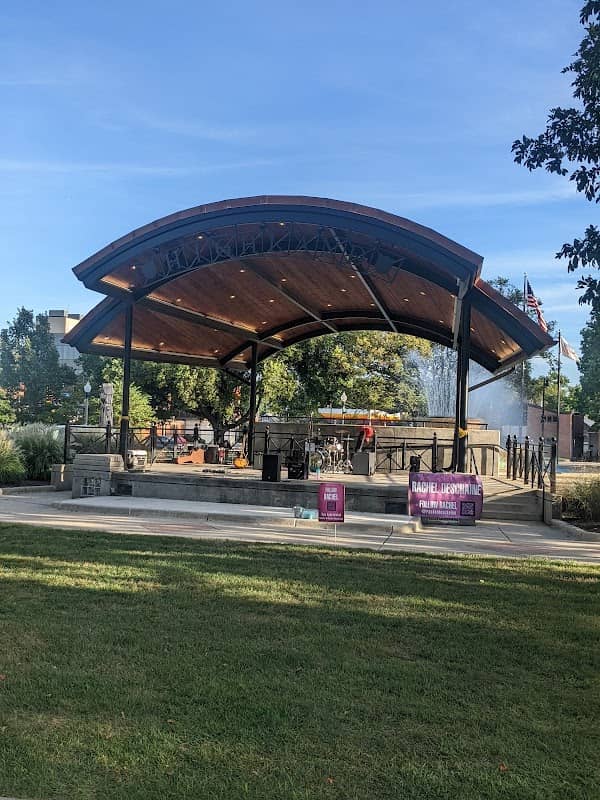 Highland, IL Town Square - Image 1