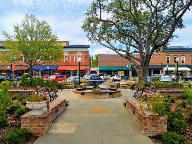 Hutchinson Square - Image 2