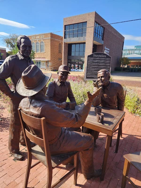 Storyteller Statue - Image 3