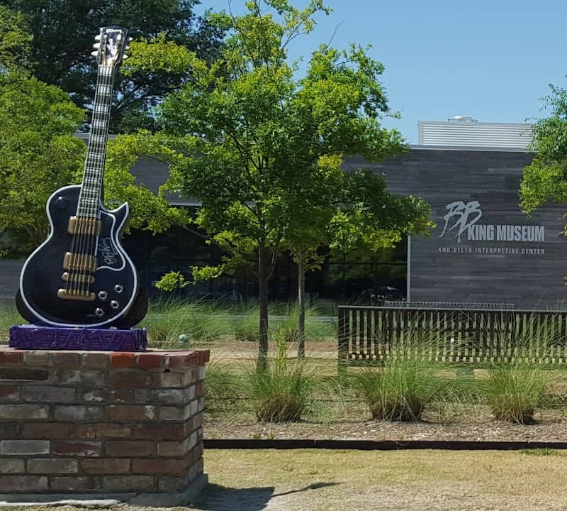 B.B. King Museum & Delta Interpretive Center - B.B. King grave - Image 2