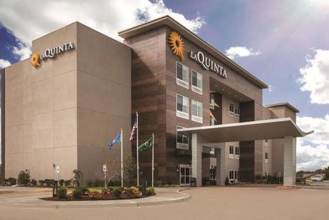 La Quinta Inn & Suites by Wyndham Marysville - Image 1