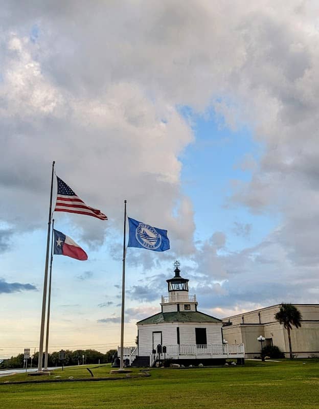 Halfmoon Reef Lighthouse - Image 2