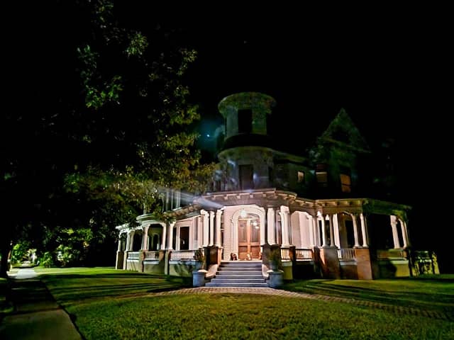Blades House - Image 2