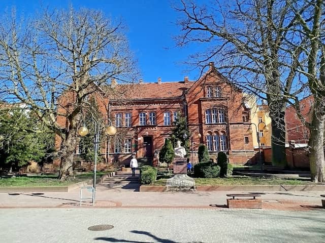 Zabytkowy Budynek Dawnej Biblioteki - Image 1