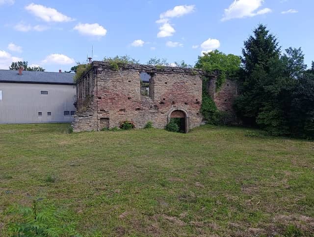 Ruiny spichlerza w Dukli - Image 1