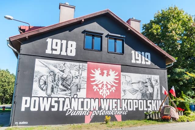 Mural "Powstańcom Wielkopolskim". - Image 1