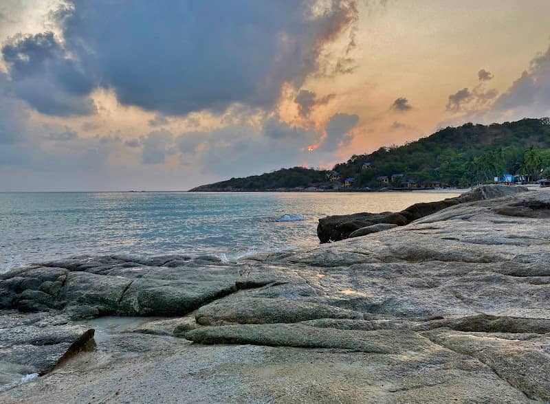 Sea Rocks @ West End Thong-son Bay - Image 1