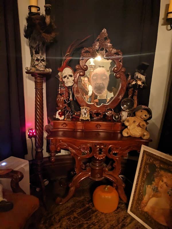 RavenHearse Manor - Image 2