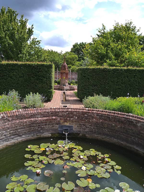 Tudor Walled Knot Garden - Image 2
