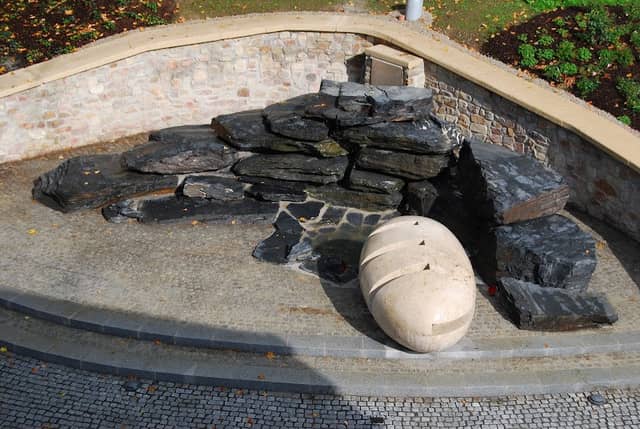 Skulptur Mikrophone - Image 1