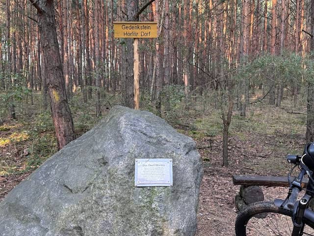Gedenkstein Dorf Hörlitz - Image 1