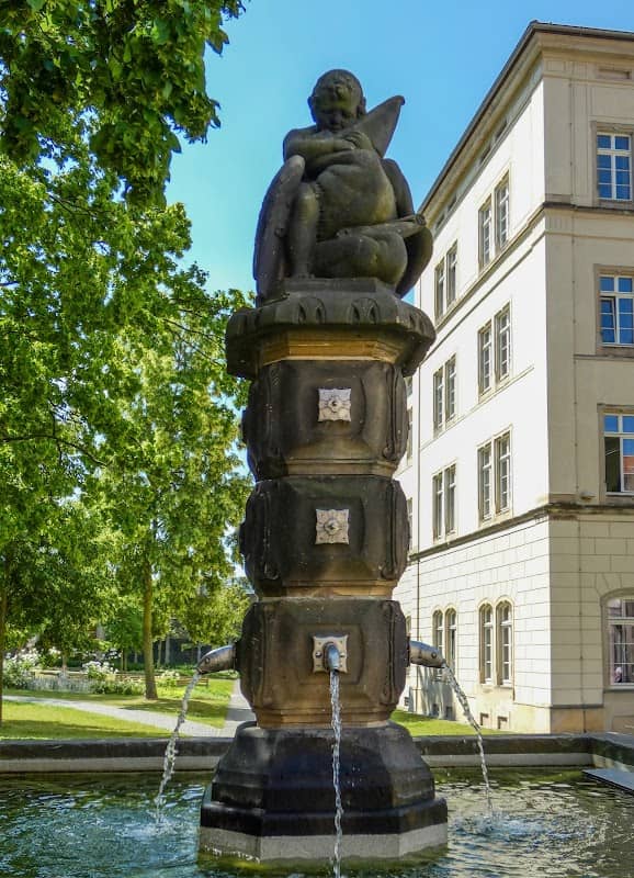 Schloßhof-Brunnen - Image 1