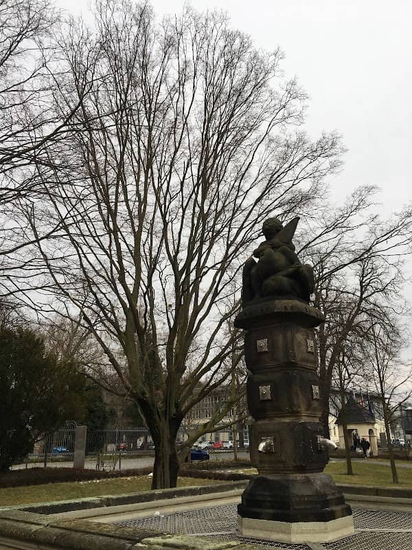 Schloßhof-Brunnen - Image 2