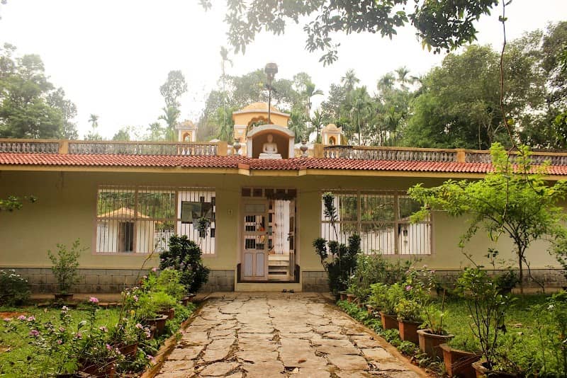 Varadoor Shri Ananthanatha Swami Digambar Jain Temple - Image 1
