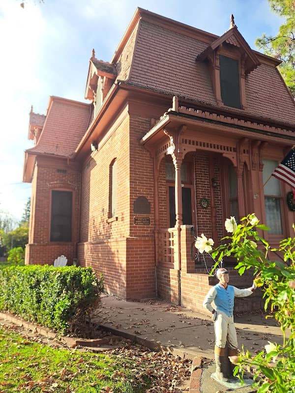Zalud House - Image 1