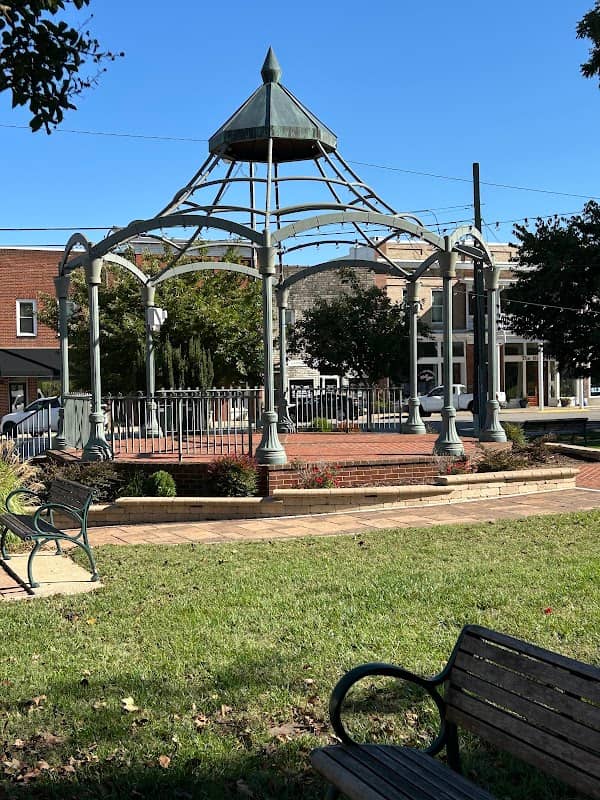 Franklin public concert hall and park - Image 1