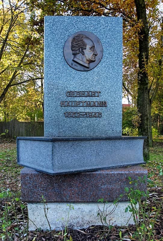 Gerhart-Hauptmann-Denkmal - Image 1