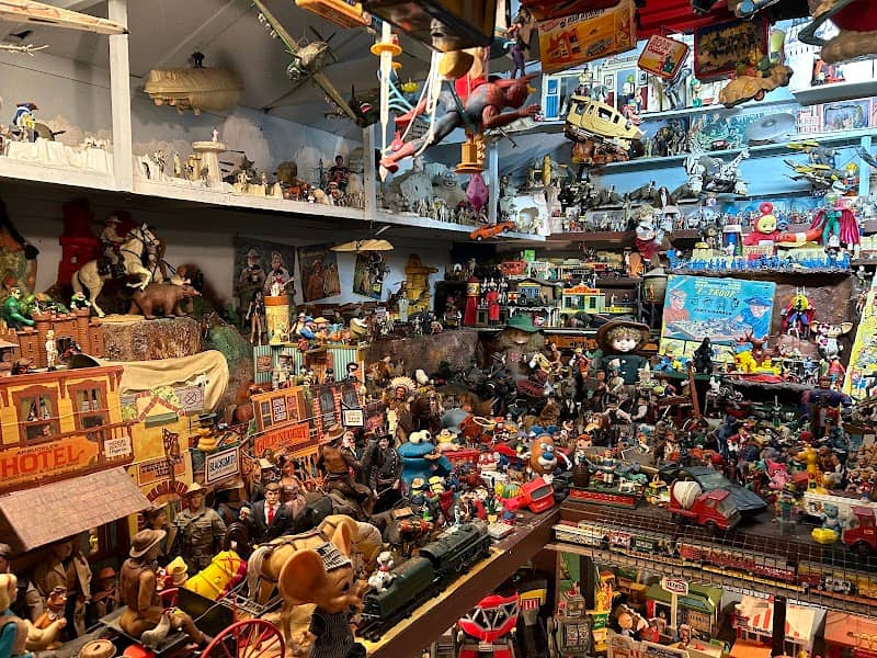 Apple Valley Hillbilly Garden and Toyland - Image 1