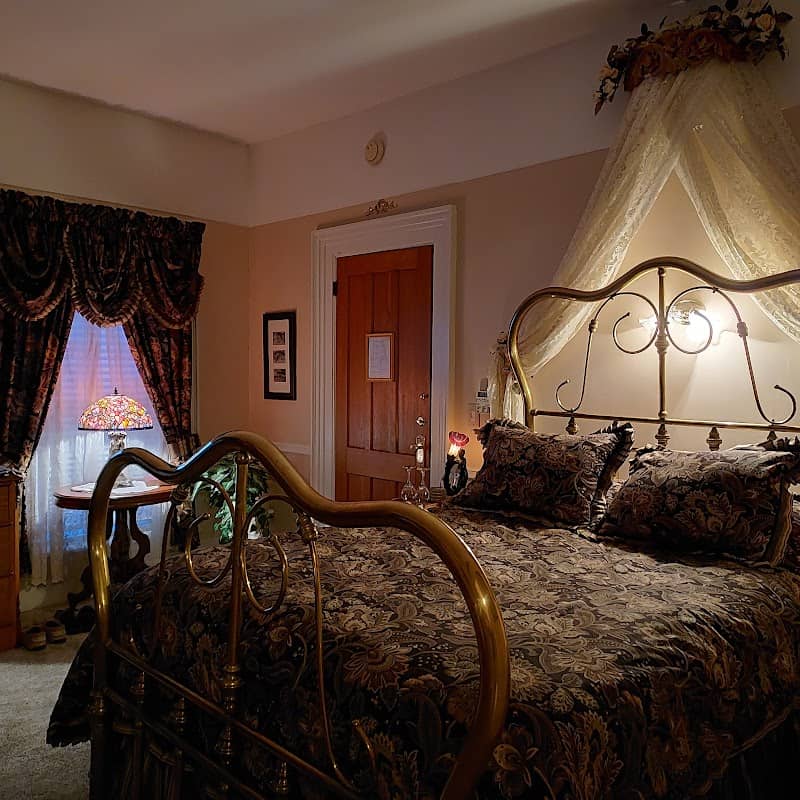 Raindrops on Roses Bed & Breakfast - Image 2