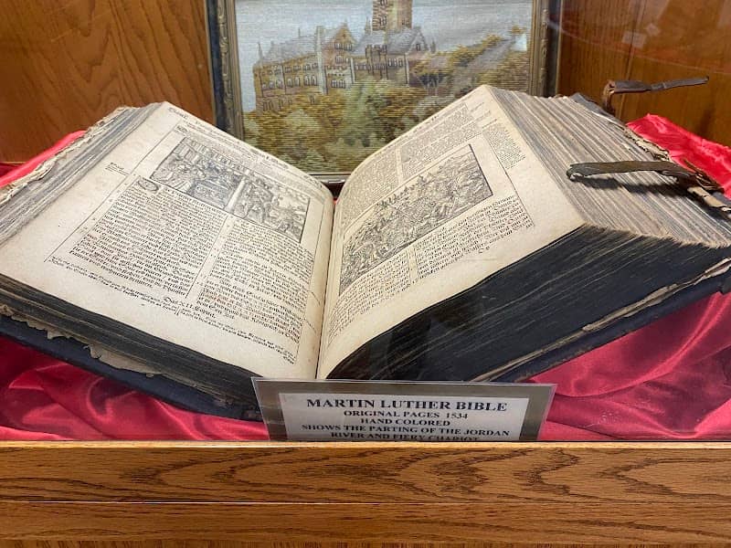 Bible Museum - Image 2