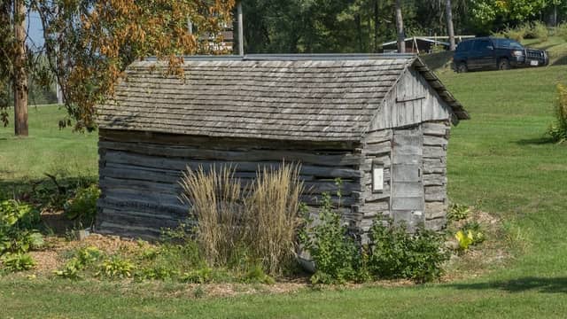 Log Cabin Heritage Park - Image 2
