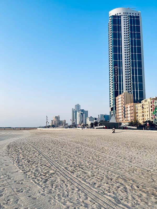 شاطئ الشراع - Image 1