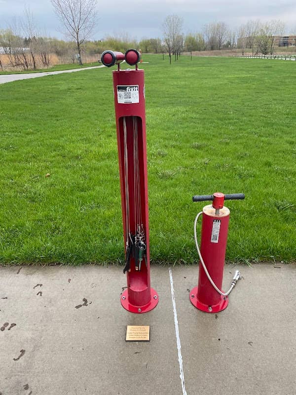 Bike repair station & tools - Image 1