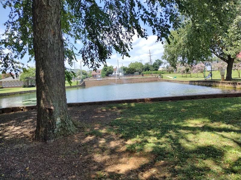 Big Memorial Spring Park - Image 1