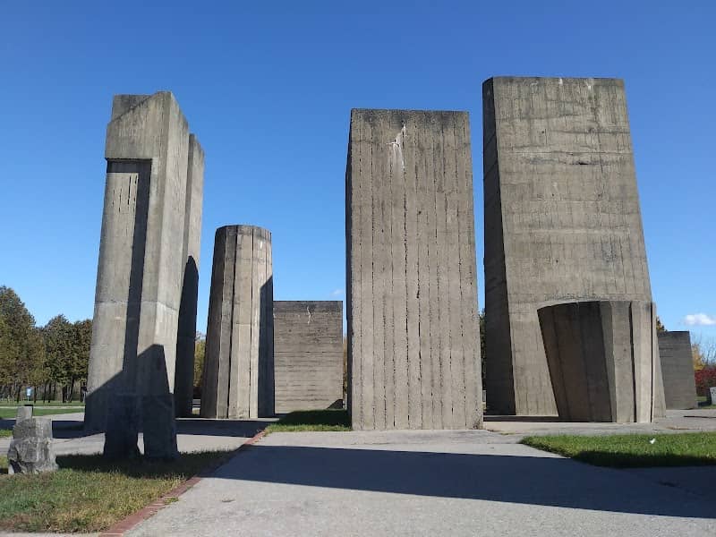 Monument québécois à la mémoire des héros du Long-Sault - Image 2