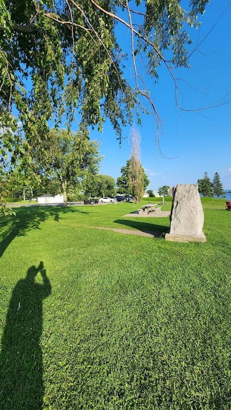Monument québécois à la mémoire des héros du Long-Sault - Image 1