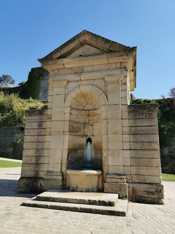 La fontaine du Dauphin - Image 2