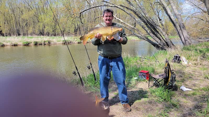 Bassetts Bridge Fishing and Canoe Access - Image 1