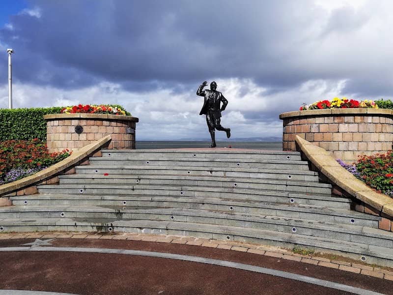Eric Morecambe Statue - Image 2