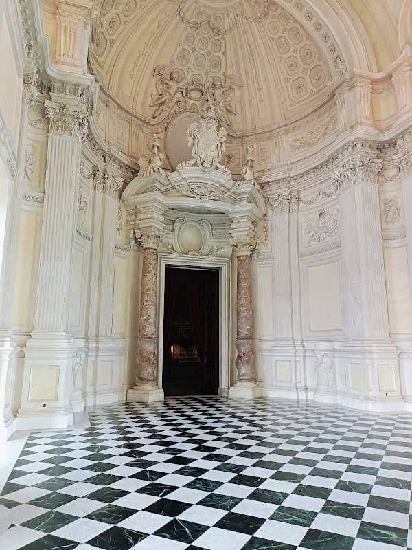 Cortile delle Carrozze - Image 1