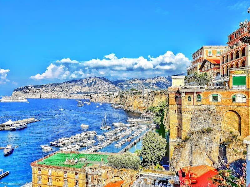 Lift to Sorrento Marina - Image 2