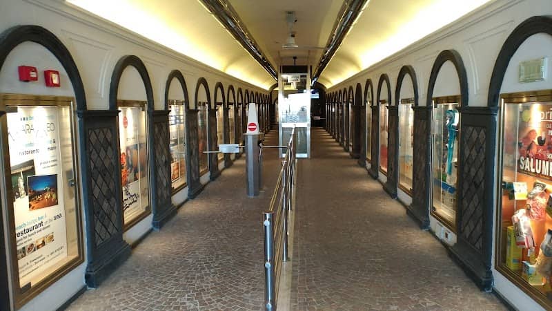 Lift to Sorrento Marina - Image 1