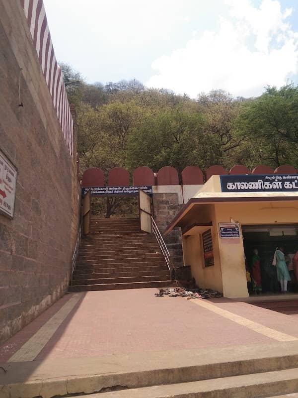 Mountain gate - Image 1
