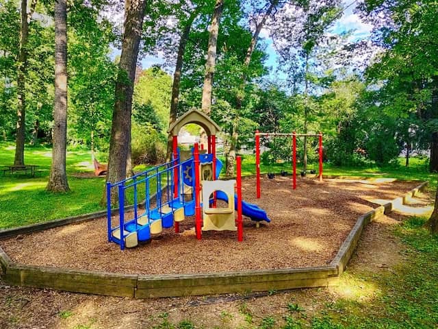 Holmes-Foster Park - Image 2