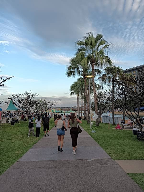 Peninsula Lawns - Image 1
