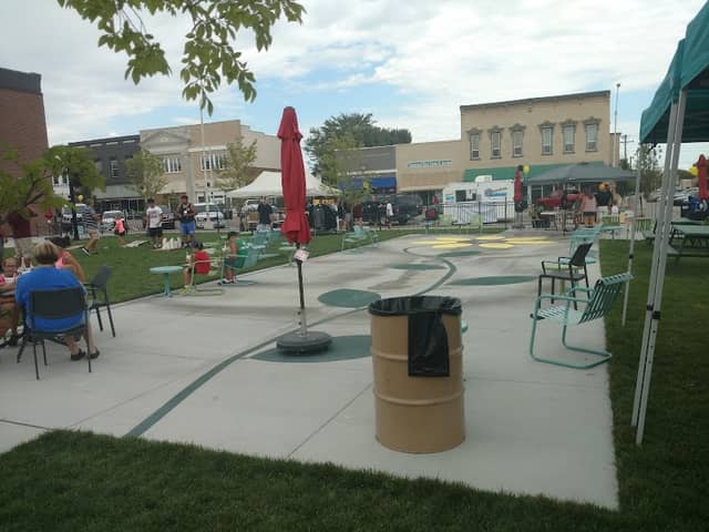 Broadway Plaza - Image 1