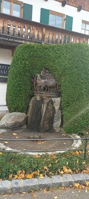 SCHNAGGL-LOHNKUTSCHEREI-Brunnen - Image 1