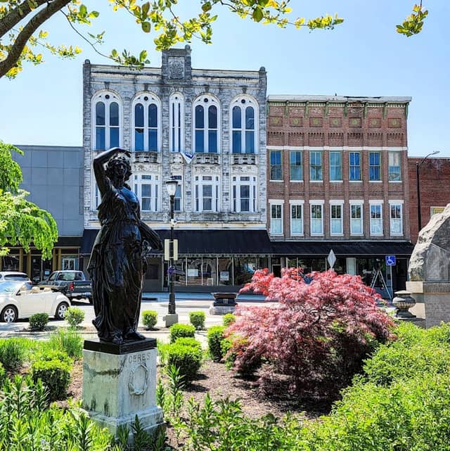 Fountain Square Park - Image 1