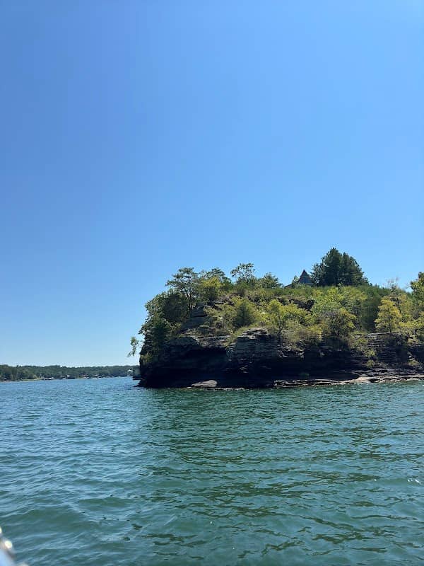 Rock Formation in smith lake - Image 3