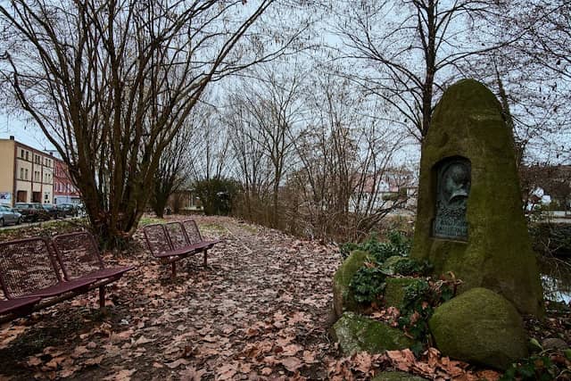 Adam-Platz-Denkmal - Image 1
