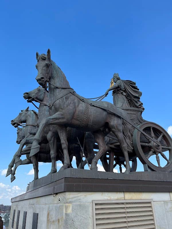 Quadriga - Image 1