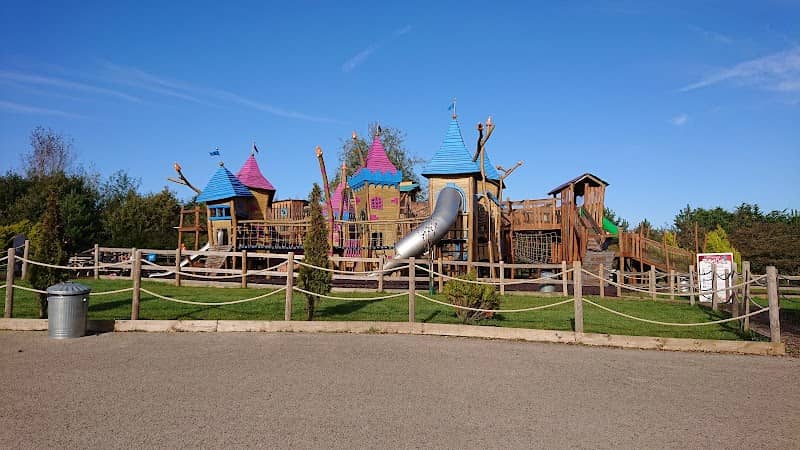 Twinlakes Outdoor Waterpark - Image 1