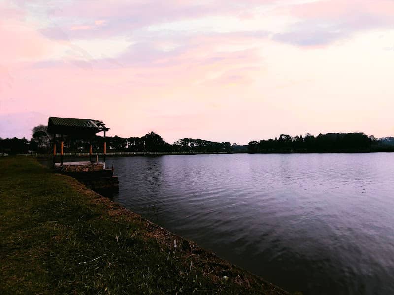 Thadlaskein Lake - Image 2