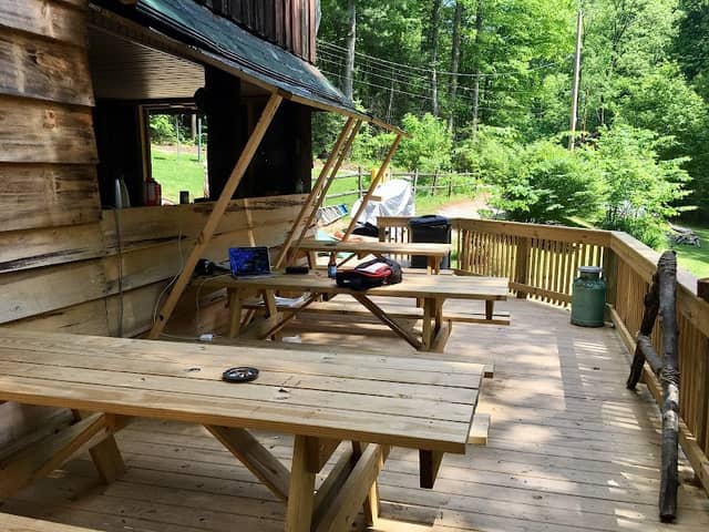 Boots Off Hostel & Campground - Image 1